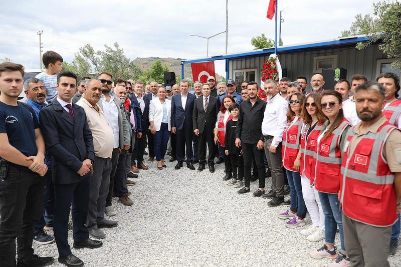 Kaymakamımız Sayın Avni ORAL ve İlçe protokolünün katılımıyla Türkiye Radyo Amatörleri Cemiyeti (TRAC)  Bergama Şubesinin Açılışına Katıldık