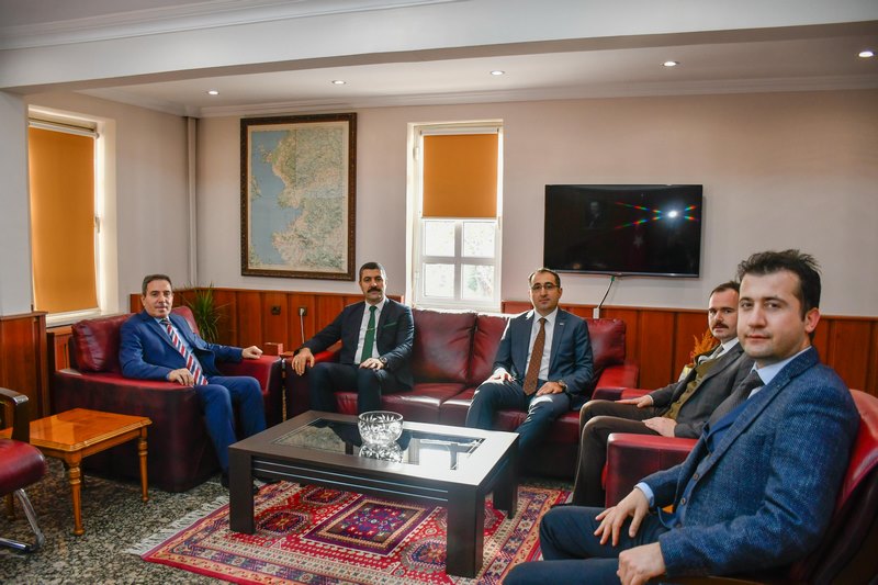 Kaymakam ORAL,Akhisar ,Soma , Bergama Cumhuriyet Başsavcılarını ve Ağır Ceza Komisyon Başkanlarını Makamında Kabul Etti