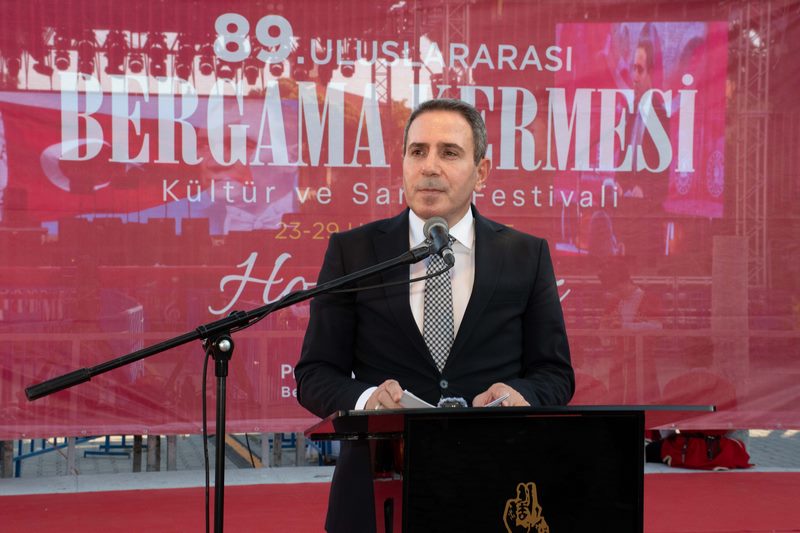 Kaymakamımız Sn.Avni ORAL ve protokolün katılımıyla 89. Uluslararası Bergama Kermes Festivali açılışı gerçekleştirildi